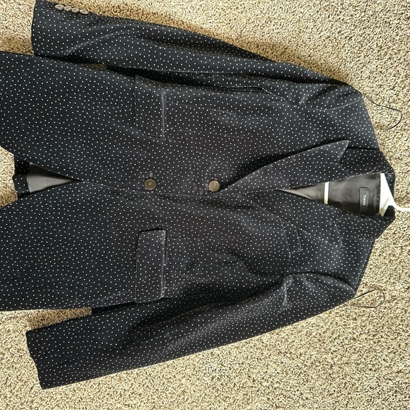 Theory suit with a blazer (size 6) and skirt (size 8). Brand new. - Picture 4 of 5